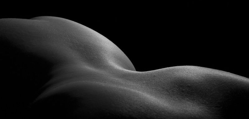 Ted Tahquechi explores light on human body curves.