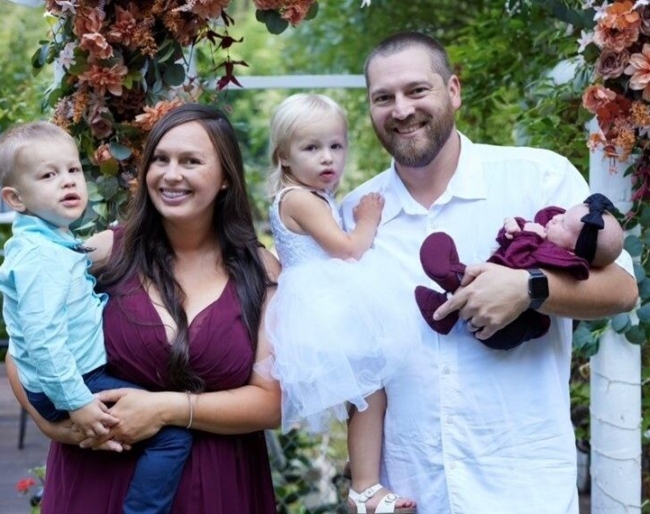 Mom Vanesa, Little Learner Revna, and family