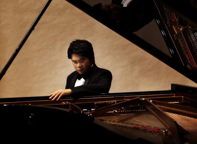 Nobuyuki Tsujii at the piano